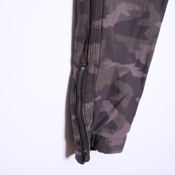 ATHLETA Farallon Jogger Black Olive Camo Mid- Rise Pull-On Active Pant Women's 6 - Picture 10 of 14